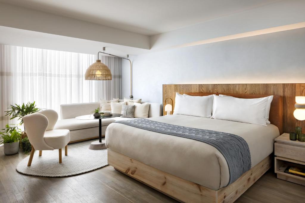 Wellington Place Hotel | 1 Hotel Toronto
