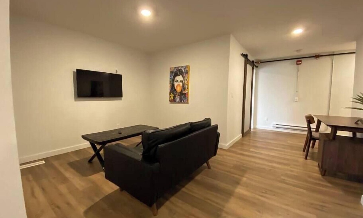 Clairmont Apartment | 2 Double Private Trendy Executive Urban Loft Suites