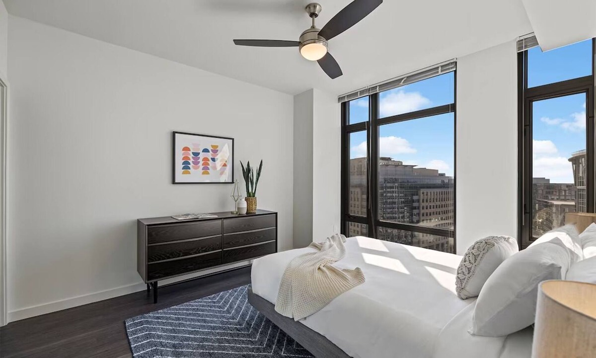 Bluemont Hotel | 2 Units | Spacious Apartment w/Kitchen | Minutes from Lincoln Memorial