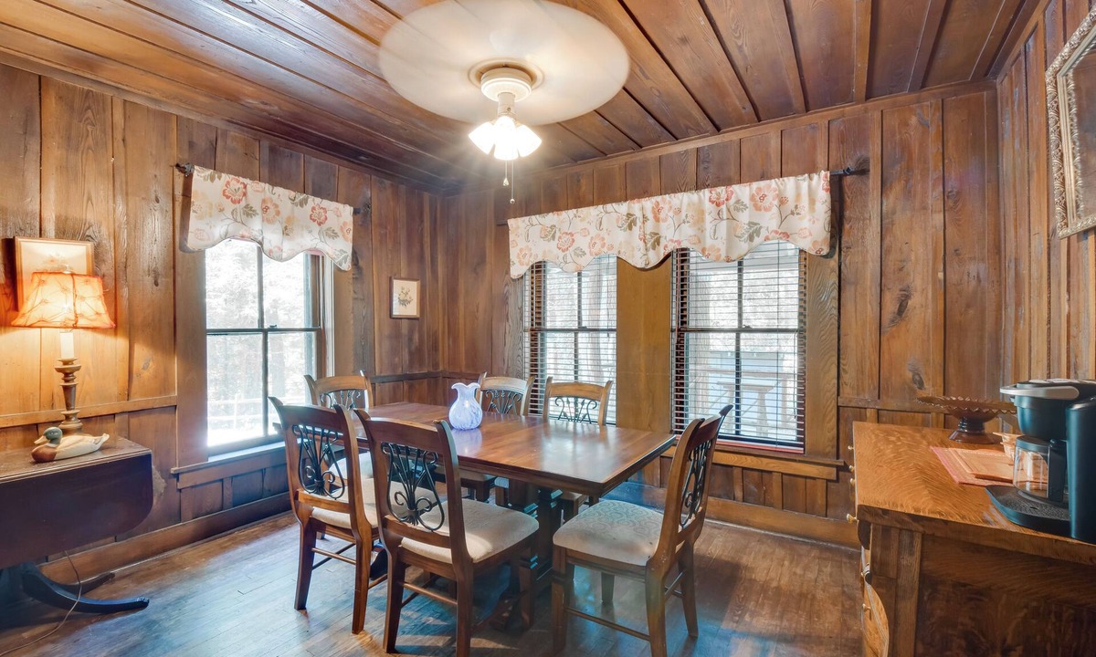 Rocky Bottom Cabin | 21 Mi to Devils Fork State Park: Sunset Cabin!