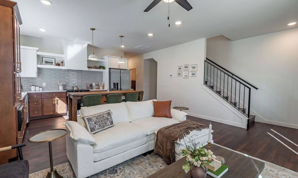 Brookline Station House | 3 Bedroom 2.5 Bath Home in South Springfield
