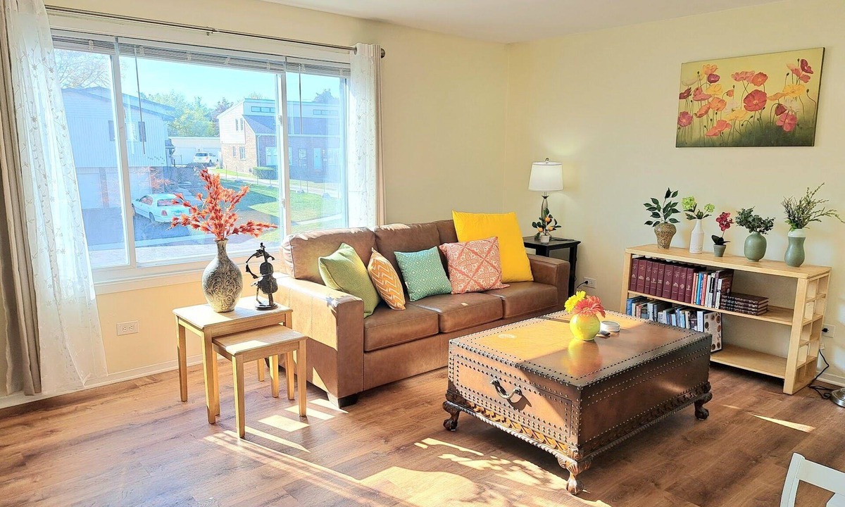 Roselle Condo | 30-Day Plus Extended Stay: Spacious 2 Bedroom/1Bath Condo. Walk to Train!