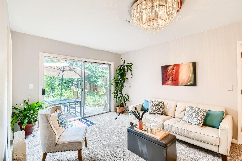 North Gresham House | 4 bedrooms one level house, EV outlet