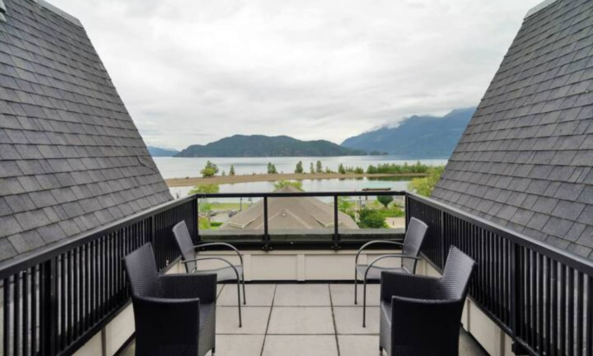 Harrison Hot Springs Apartment | 4BR Penthouse Rooftop of Harrison
