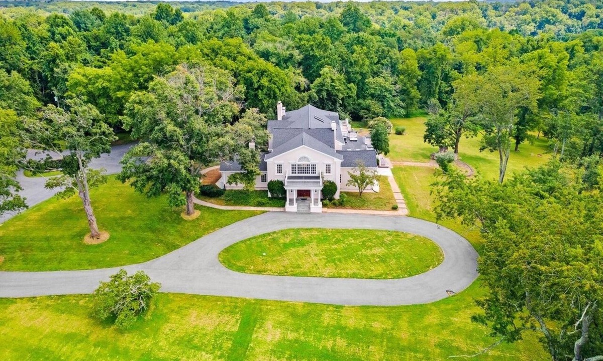 Great Falls House | A comfortable stay in a grand home