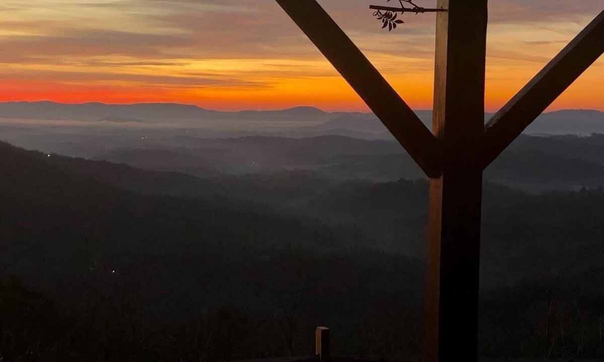 Purlear Cabin | A Private Mountain Retreat with Stunning Views, Cozy Spaces, and Rustic Elegance
