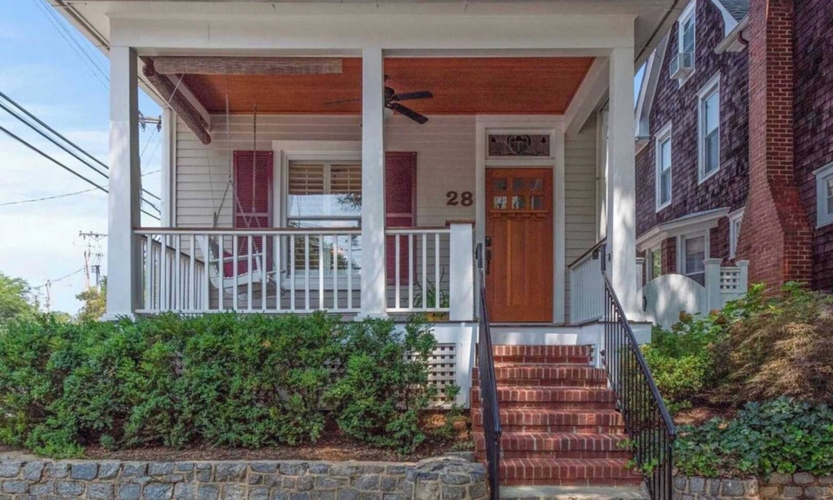 Murray Hill House | Annapolis Gem- Tranquil 4 BR Murray Hill Victorian