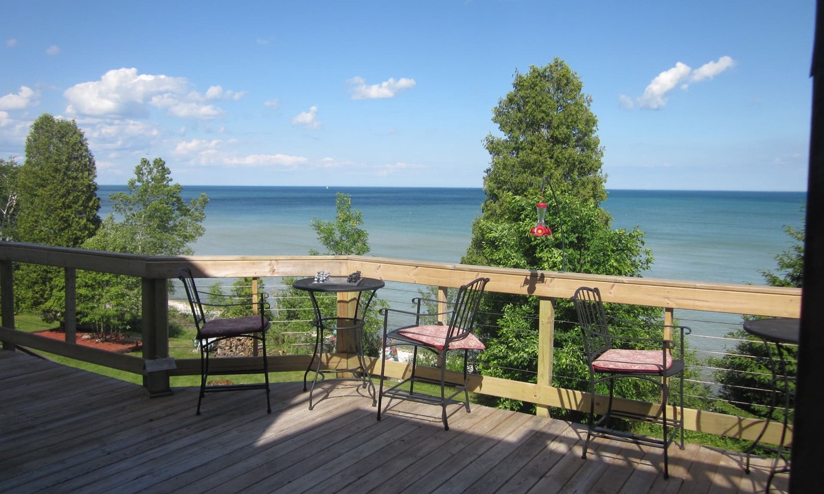 Algoma Bed & Breakfast | at the Waters Edge Bed & Breakfast