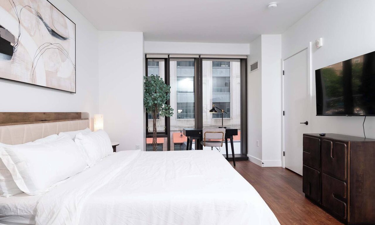 Bay Village Apartment | Back-Bay Upscale Central Condo Rooftop & Parking
