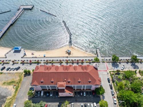 North Beach House | Bayfront Boardwalk Condo w Sunrise Views