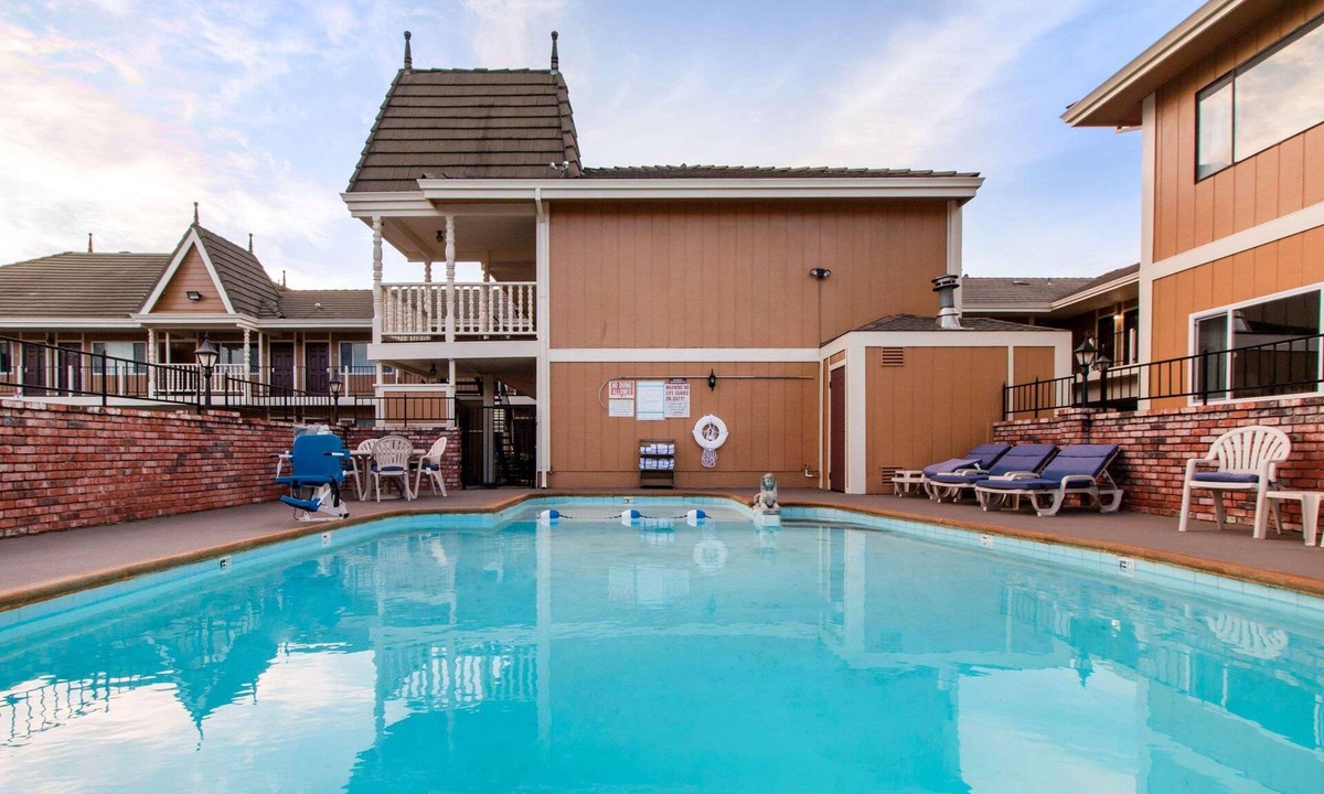 Downtown Hotel | Bayside Inn & Suites