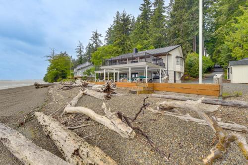 Anderson Island House | Beachfront Anderson Island Escape: Rainier Views!