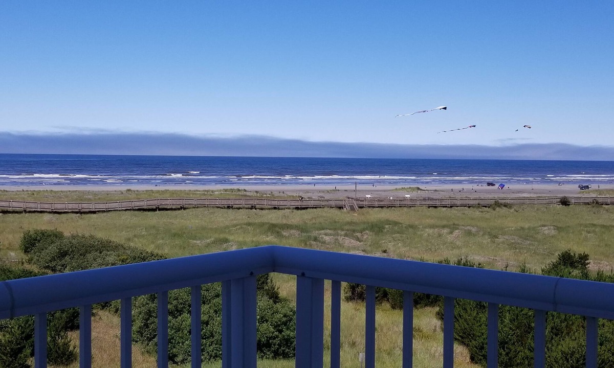 Long Beach Condo | Beachfront Condo with Incredible Top-Floor Ocean Views