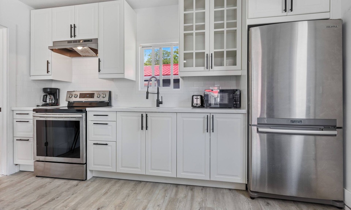 Turkey Point Cottage | Beachfront Cottage - Turkey Point (FREE PONTOON/SEADOO RENTAL INCLUDED)