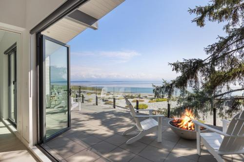 Black Creek House | Beachfront Luxury Suite #21 at THE BEACH HOUSE