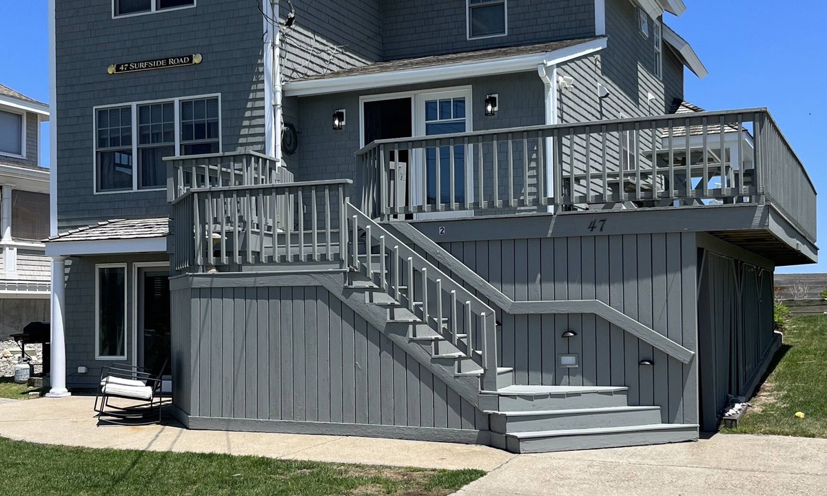 Minot House | Beautiful beach front home