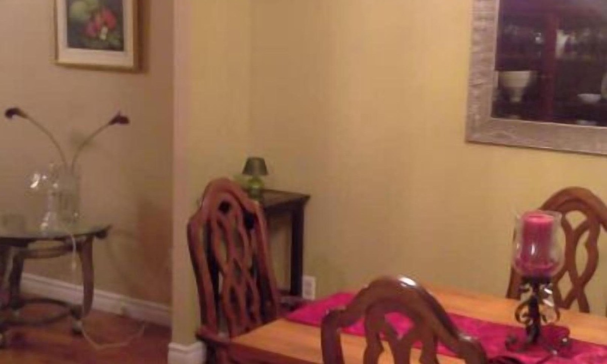 Dollard-des-Ormeaux House | Beautiful getaway with free private parking