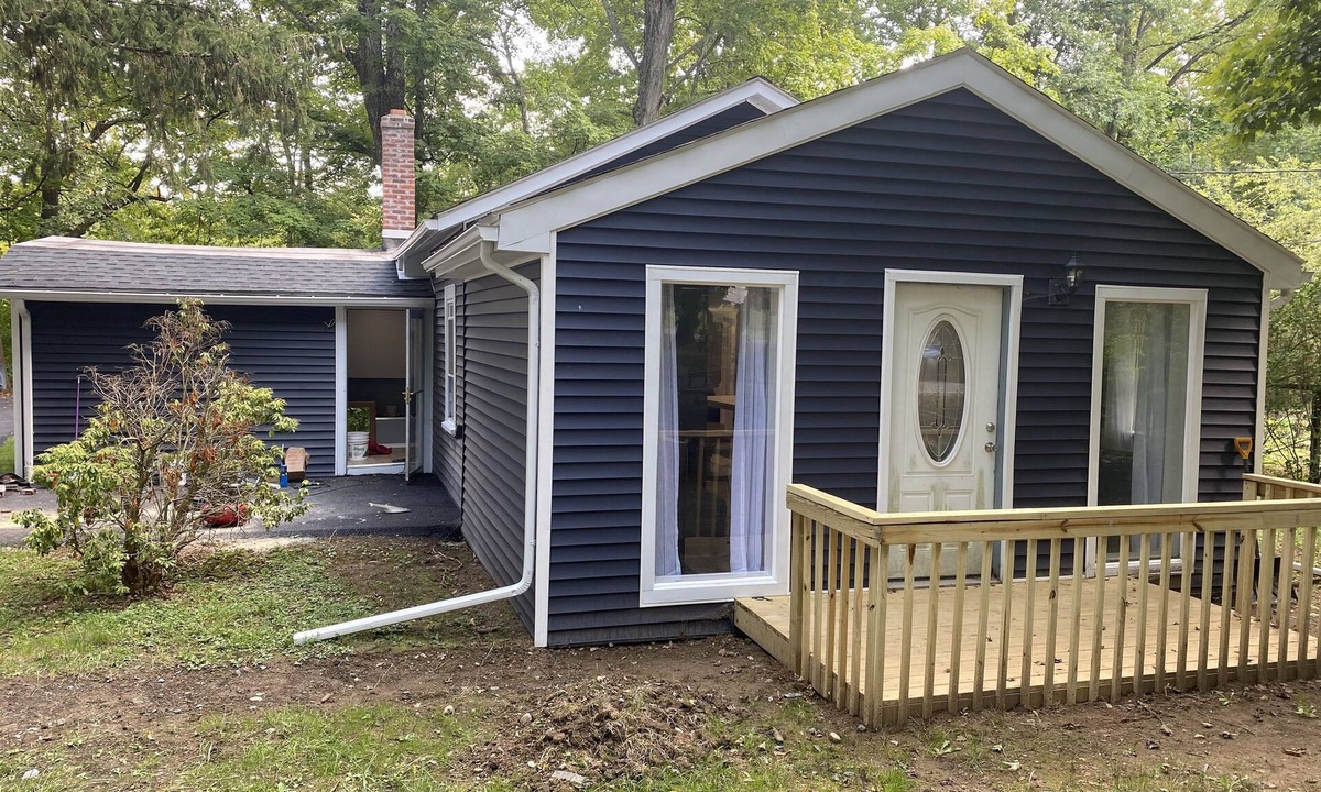Poughkeepsie House | Beautiful creekside secluded cottage with canoeing on site. Pet friendly.