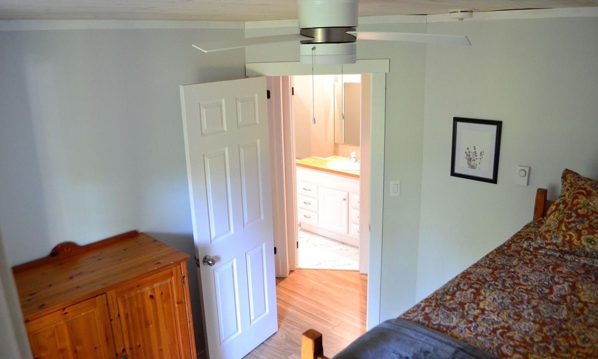 Dunchurch Cottage | Beautiful private cottage on quiet Crescent
