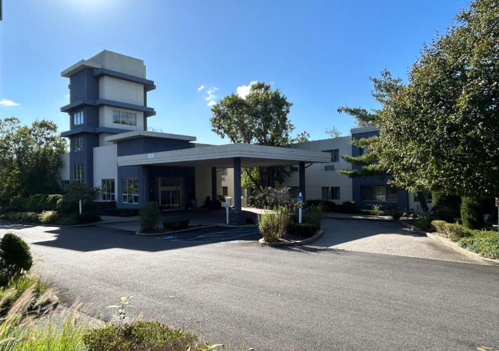 Plainview Hotel | Best Western Premier Plainview-Long Island Hotel