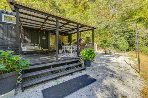 Old Fort Apartment | Blue Ridge Mountain Tiny Home: Escape to Nature!