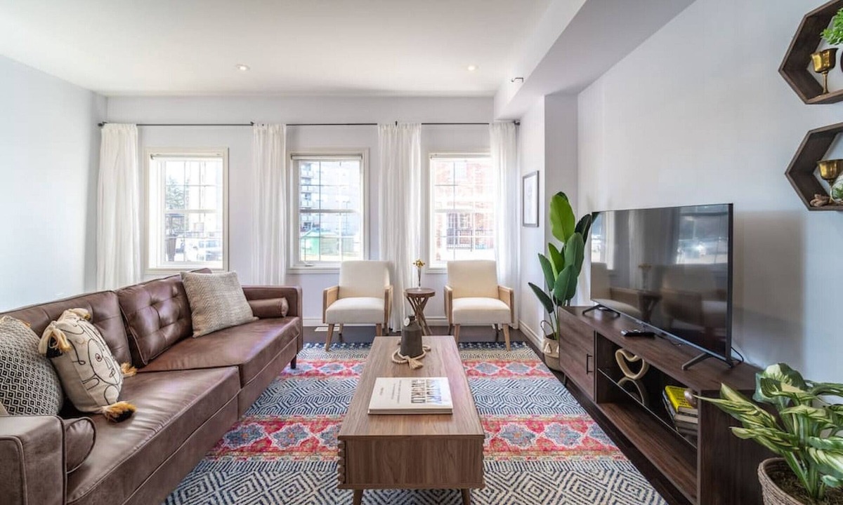Mount Hope Huron Park Villa | ✦Boho-Chic Home: 4 BR + ❤ of City + Patio & BBQ
