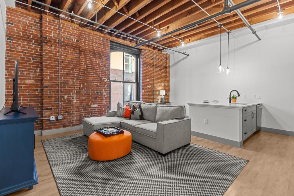 Downtown St. Louis Apartment | Brick & Bed Riverfront Lofts, G 306