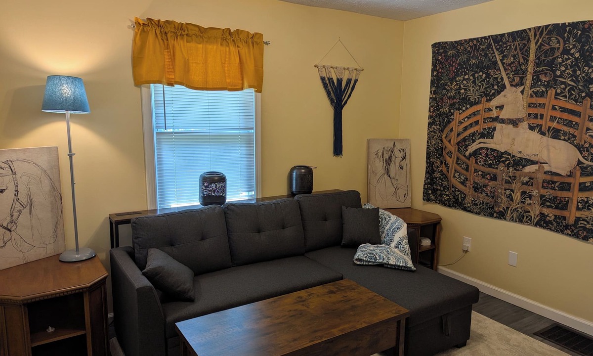 Bloomington House | Bright and Fun Bungalow Prefect for your Bloomington Stay