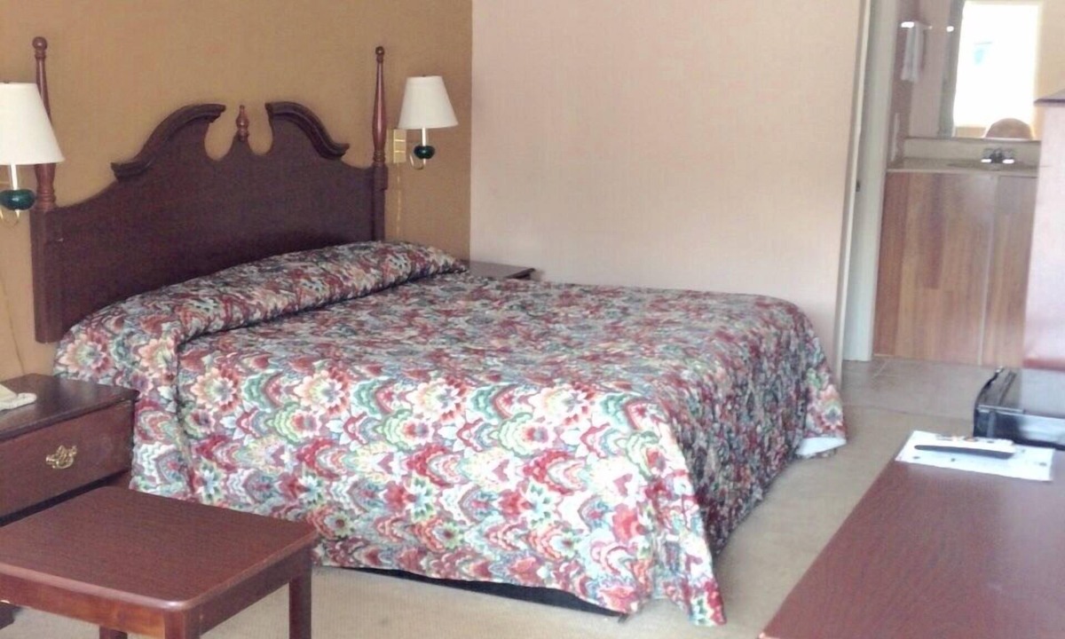 Calhoun Hotel | Budget Inn