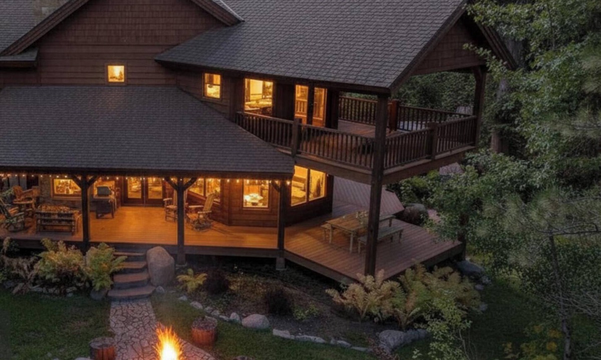 Tamarack House | Built for groups with full apartment, sleeps 13, patio + views