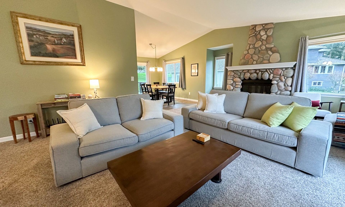 Langley House | Captains Quarters - 3 bdm, all new inside; on the golf course; walk to the beach