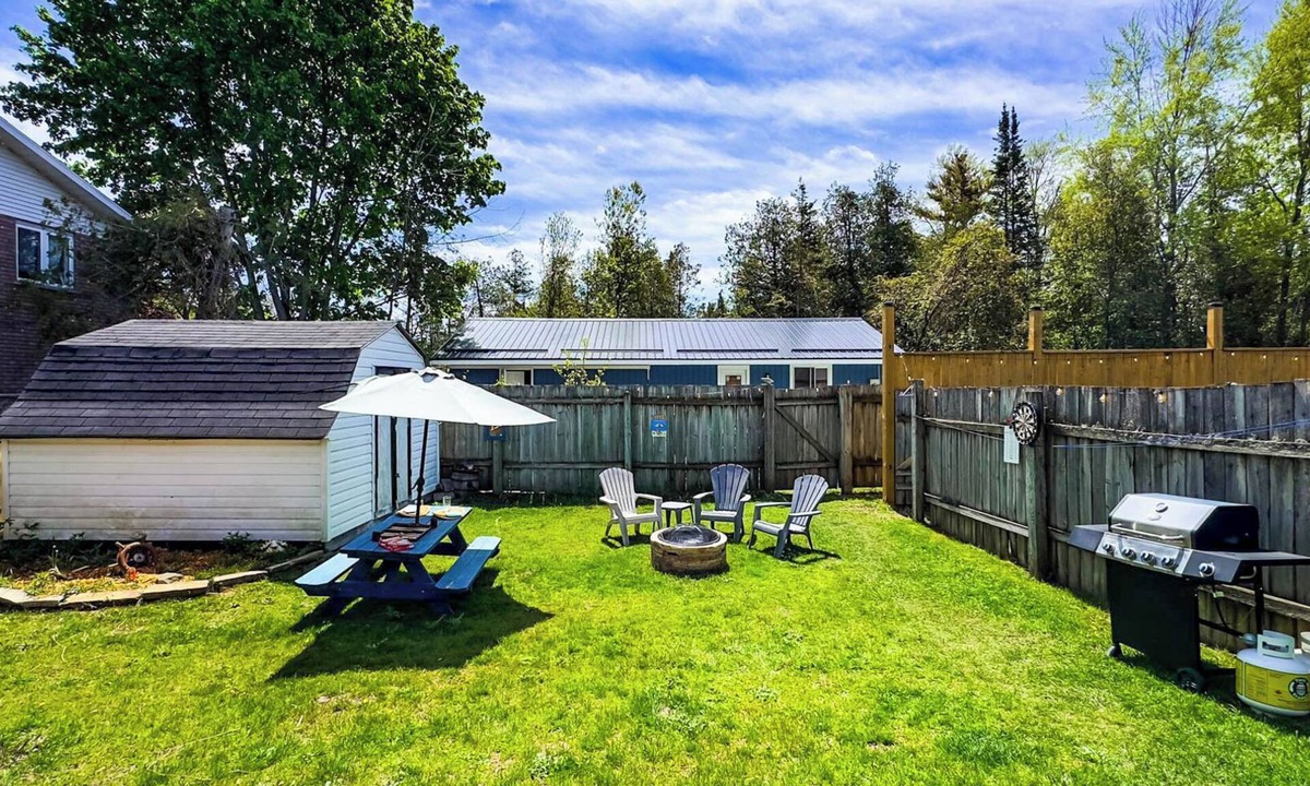 Point Clark Cottage | Carruthers Cottage, AC, fenced backyard