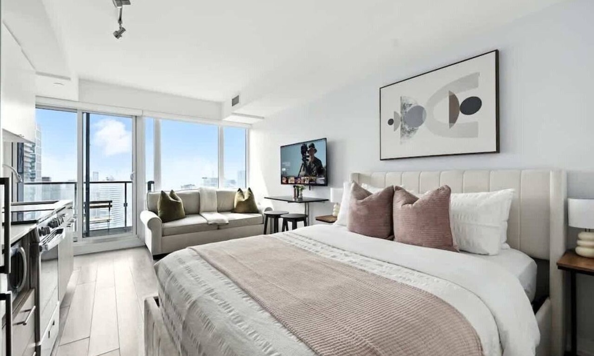Garden District Apartment | Central Downtown Studio | Balcony & City Views