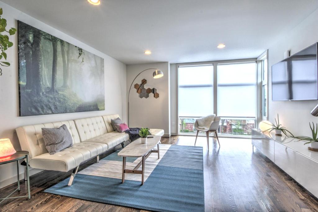 Squire Park House | Central Modern Home with Rooftop