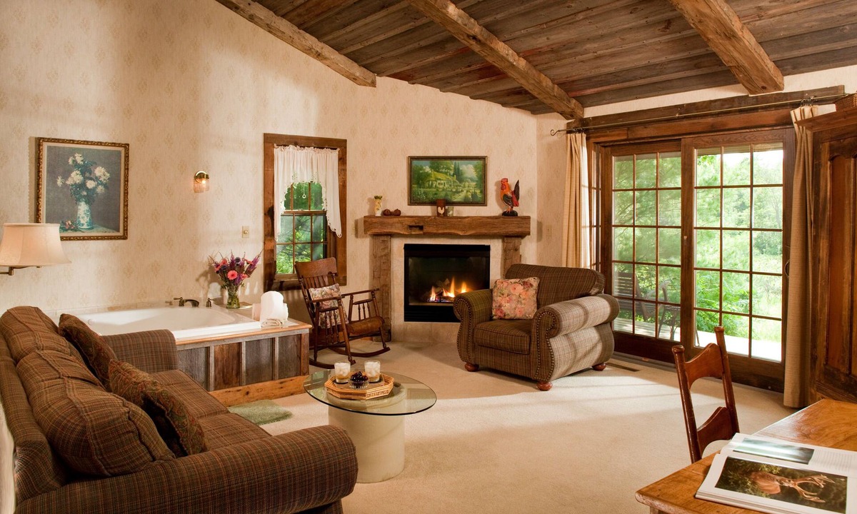 Sturgeon Bay Bed & Breakfast | Chanticleer Cabins