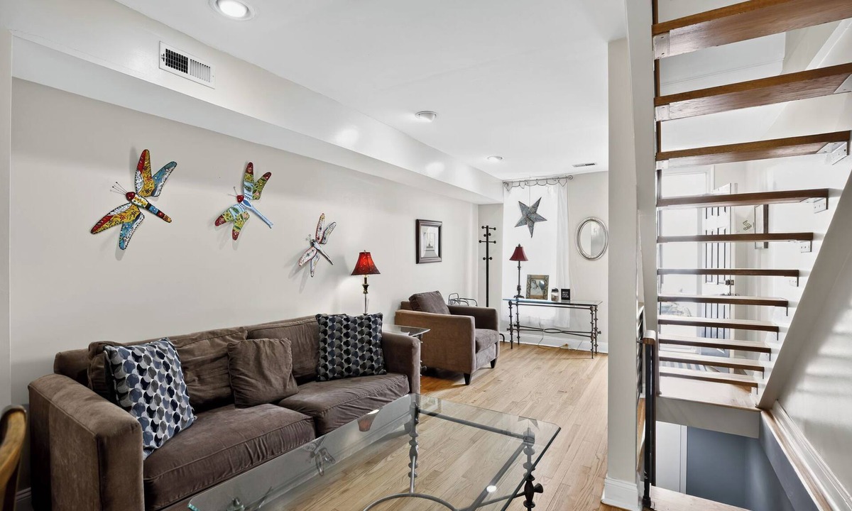 Canton House | Charming 2-bedroom townhome in beautiful Baltimore with central AC/Free internet