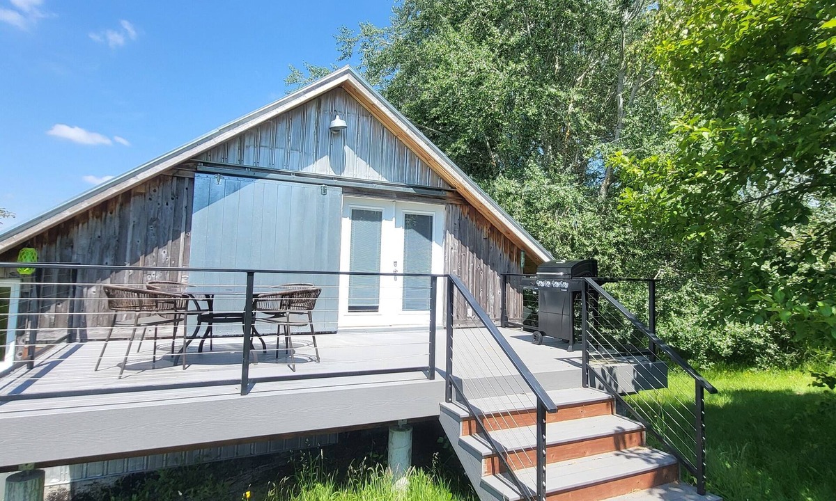 Bellingham House | Charming barn studio in peaceful Bellingham with AC
