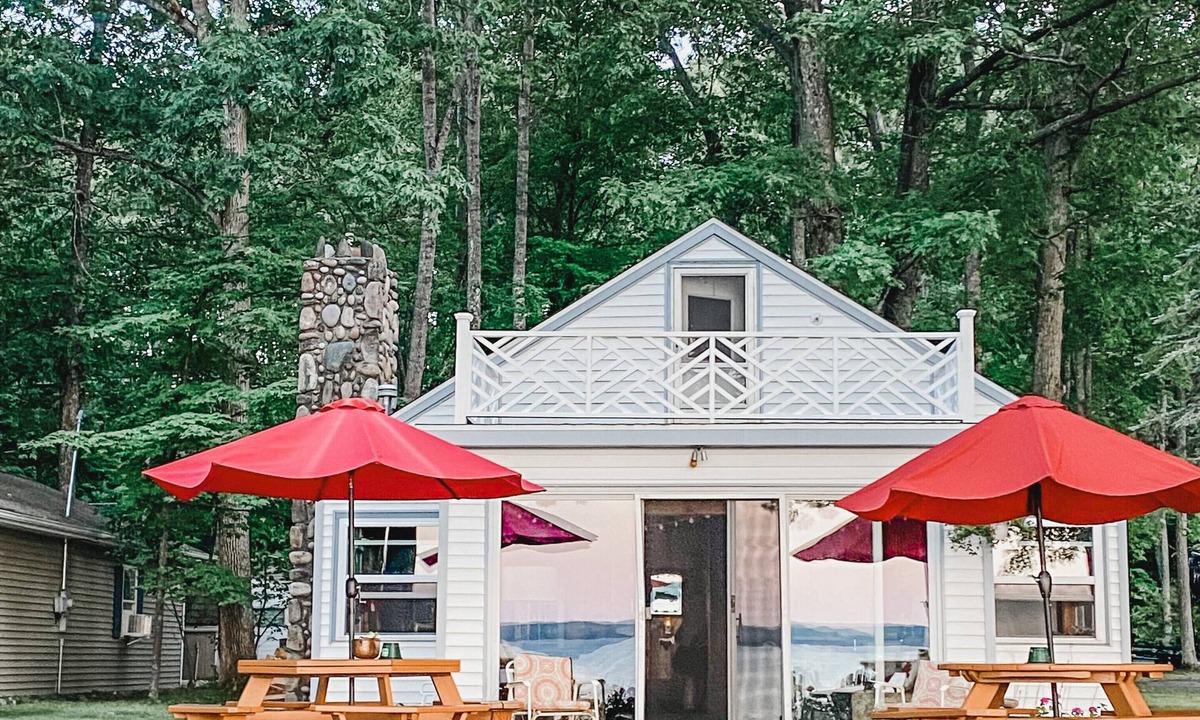 Higgins Lake Cottage | Charming Lakefront Higgins Lake Cottage.