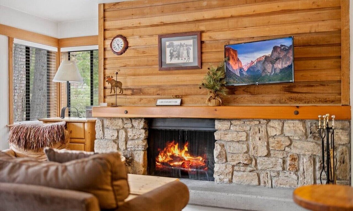 Tahoe Woods Condo | Charming Mtn. Studio: Min Lake/Pool/HotTub/Sauna