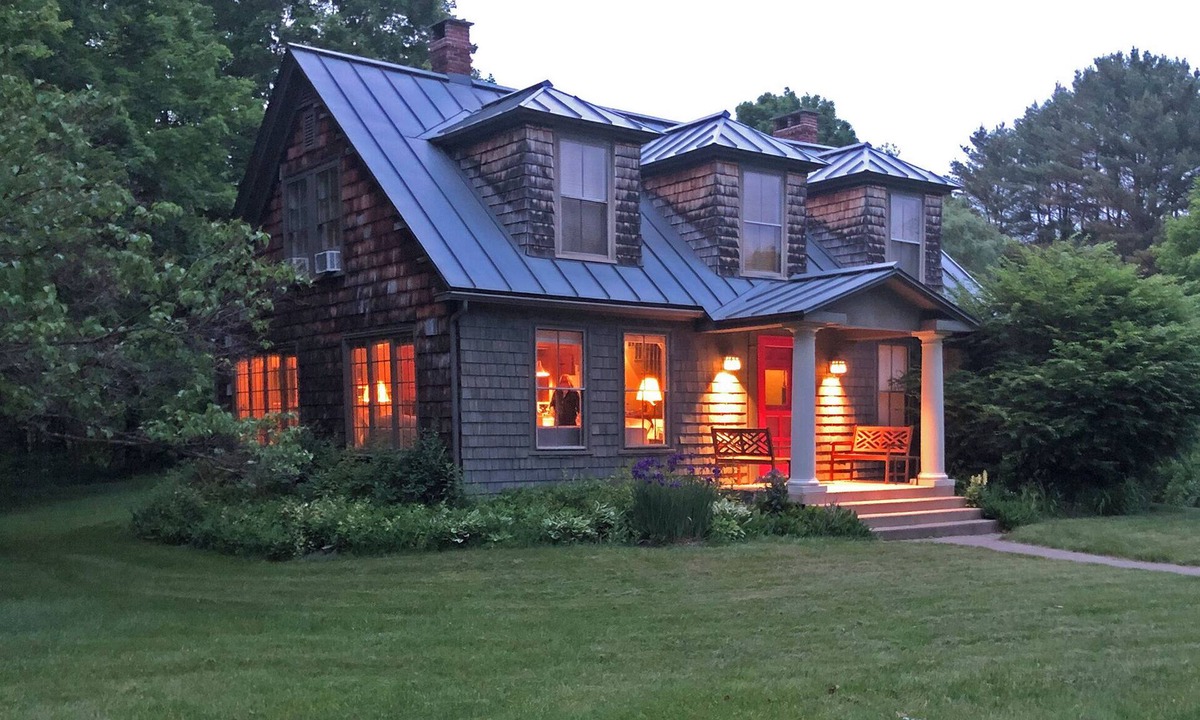 Wayne House | Charming, Private & Peaceful Waterfront Farmhouse, Studio and Camp