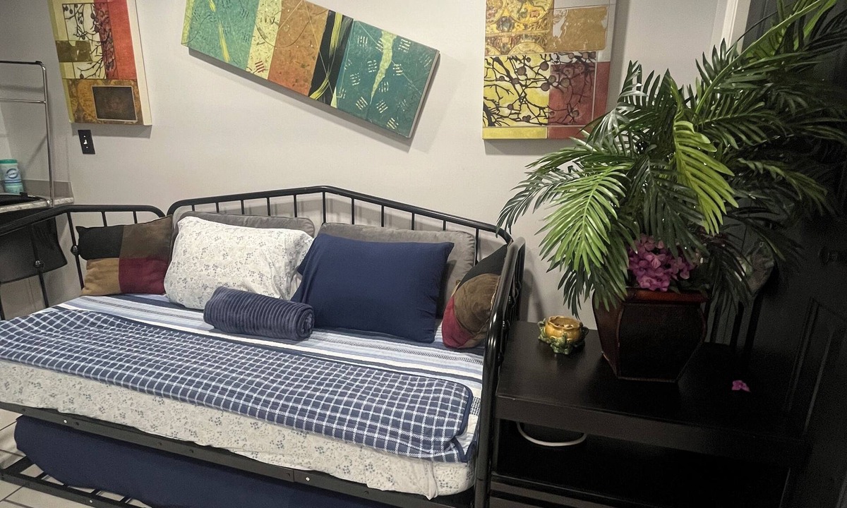 West Philadelphia Apartment | Charming unit great location parking included!