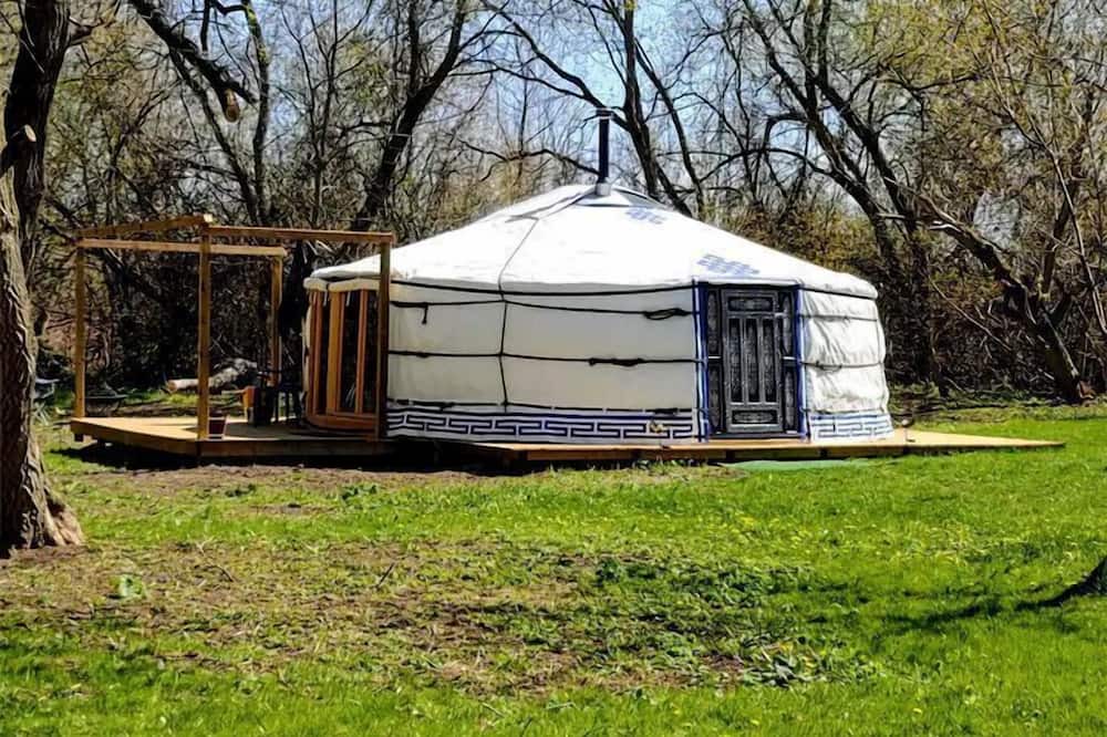 Gilford RV Rental | Charming Yurt Accommodation with Fire Pit Ideal for Camping near Lake Simcoe