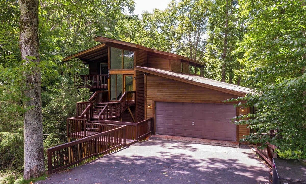 Beech Mountain House | Chasing Birdies- Fully renovated, Beech Mountain Club access!