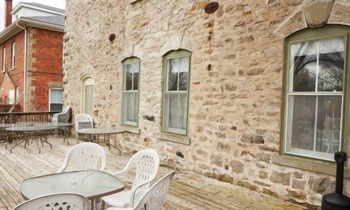 Glen Williams Hotel | Cheltenham Suites