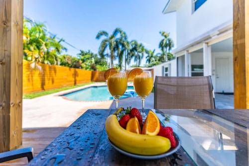 Survey Creek House | Chic Pompano Getaway - Pool Beach & Pickleball - Family