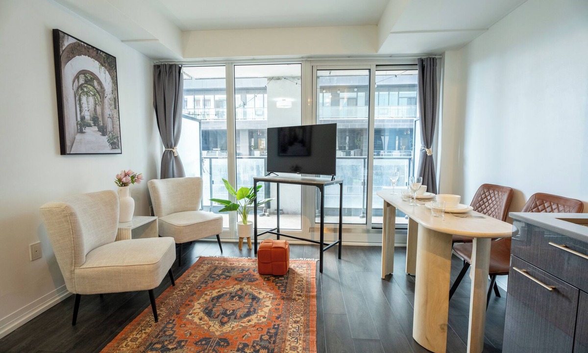 Church and Wellesley Apartment | Chic Studio APT w/private balcony & fast Internet