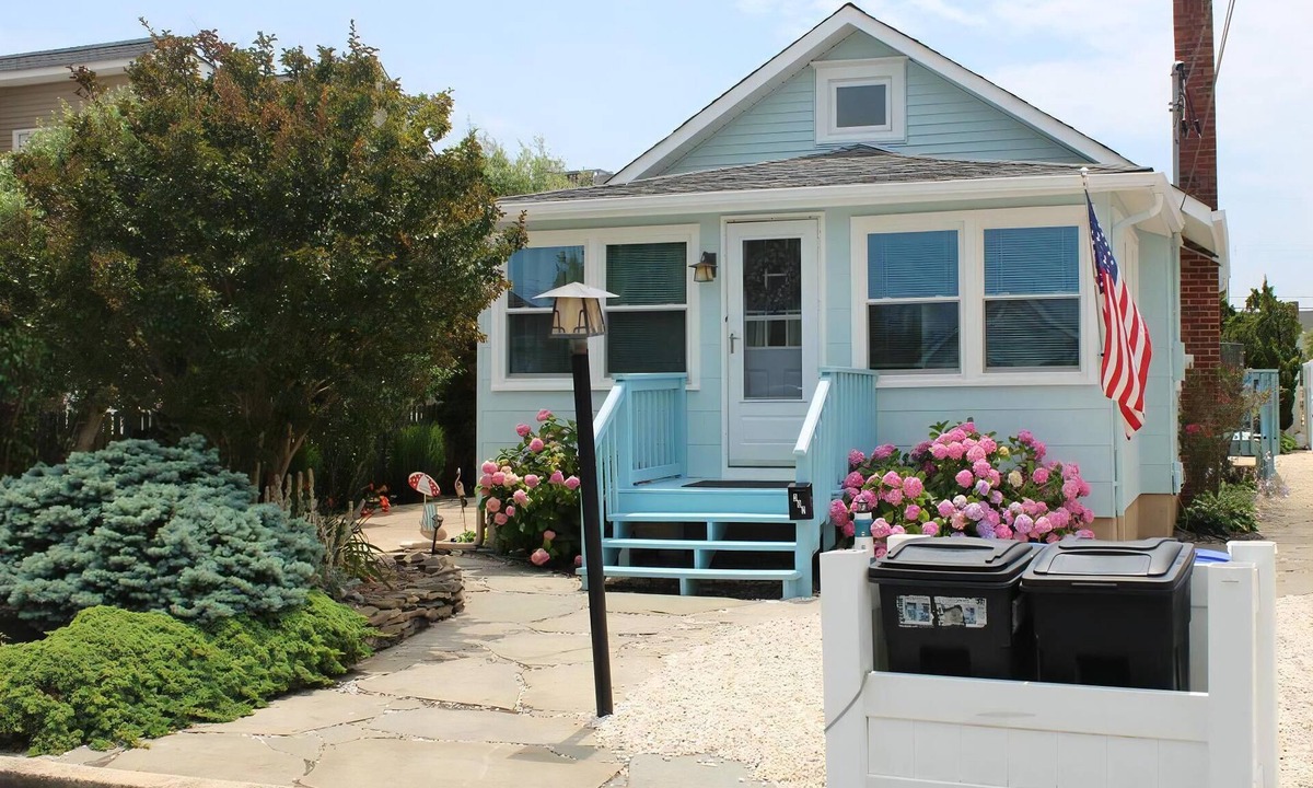 Ship Bottom House | Classic Beach Cottage w/private yard