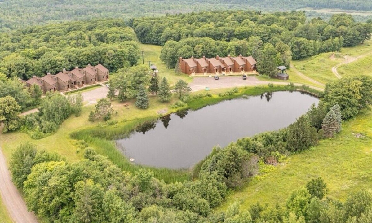 Wakefield Condo | Clean, Cozy & Completely Updated! 1B 1B Condo w Jetted Tub Room!