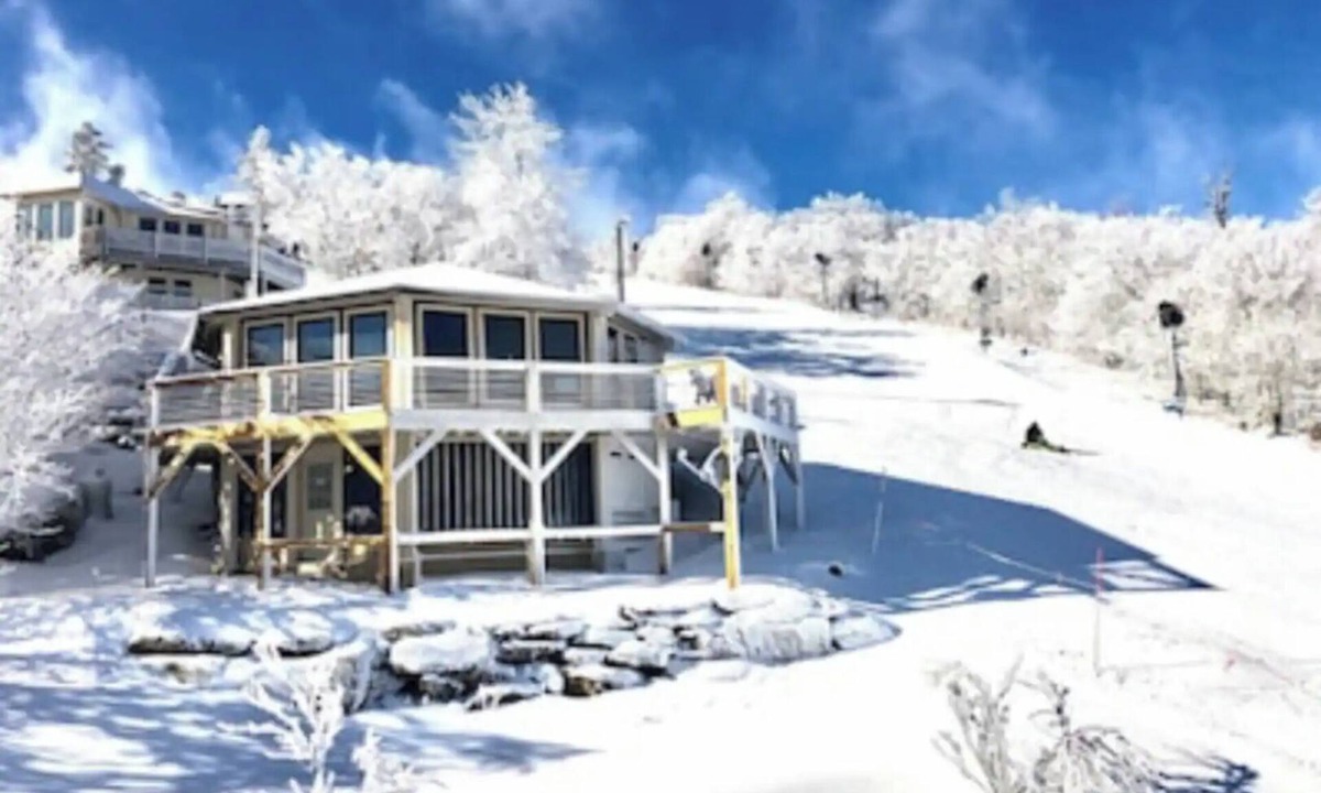 Banner Elk Ski Chalet | Cold AC! Best Location! SLOPESIDE! Mountain View’s! Walk to Restaurants!