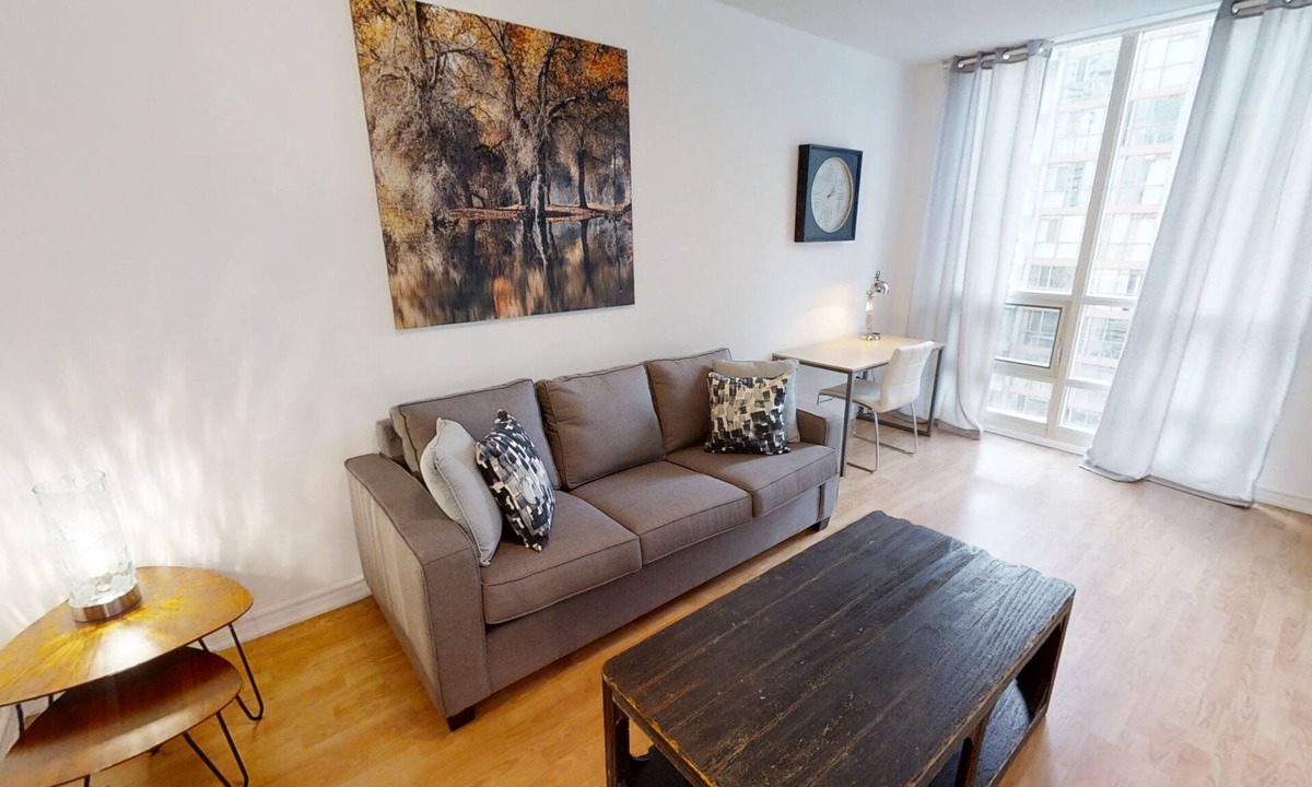 Downtown Toronto Apartment | Comfortable 1-BR Condo in DT Toronto